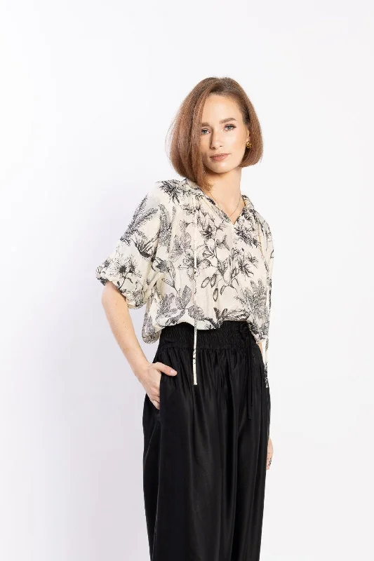 SHAYE BLOUSE Stretchy Fitted Blouse