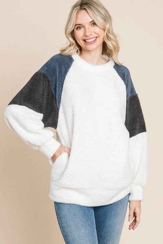 Culture Code Color Block Faux Fur Raglan Sleeve Sweatshirt - White Hoodie with Illustration Artistic Creative Culture Code Color Block Faux Fur Raglan Sleeve Sweatshirt - White Hoodie with Illustration Artistic Creative